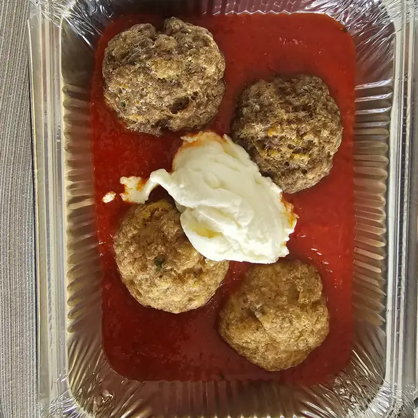 Meatballs in tomato sauce with fresh ricotta